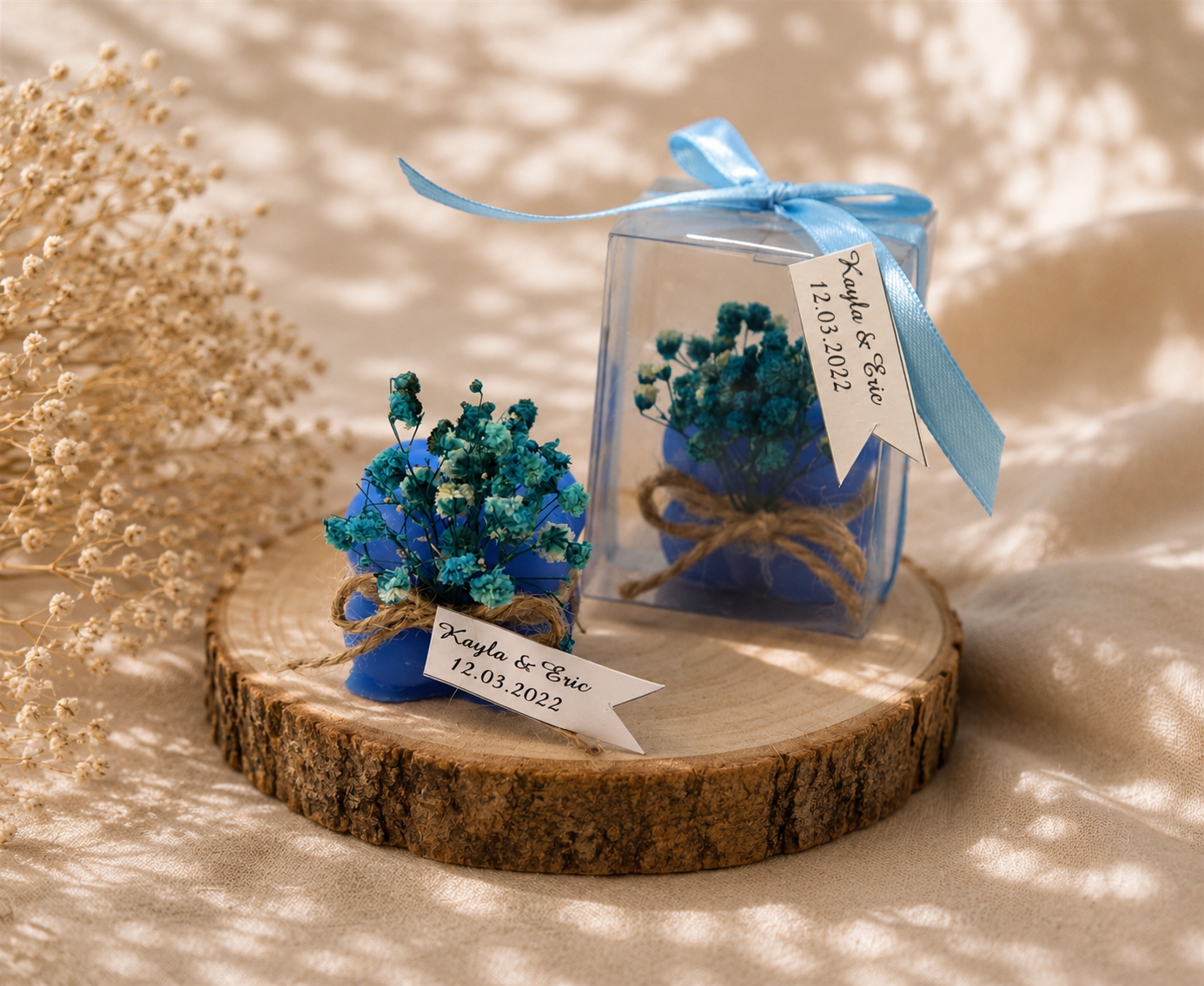 Personalisierte blaue Bubble Kerze mit Geschenkbox und Trockenblumen