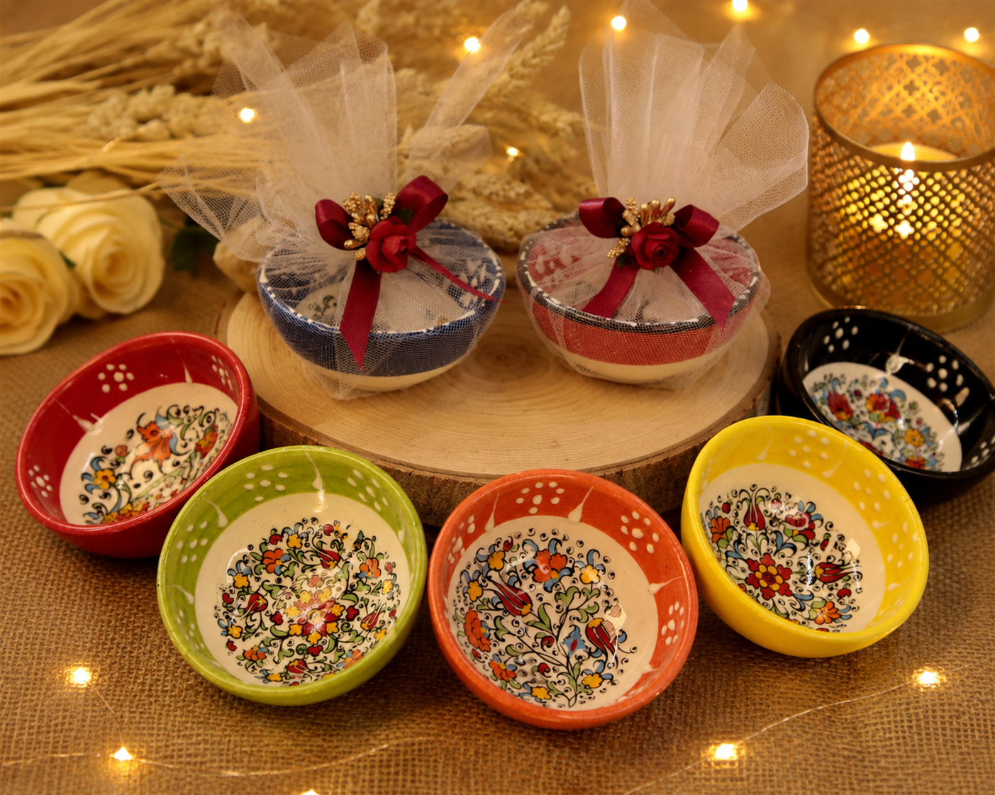 Keramikschale mit Zuckermandeln, Tuell und Schleife als Gastgeschenk
