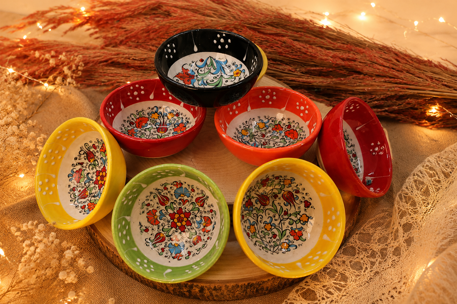 Bunte Keramikschale mit orientalischem Blumenmuster