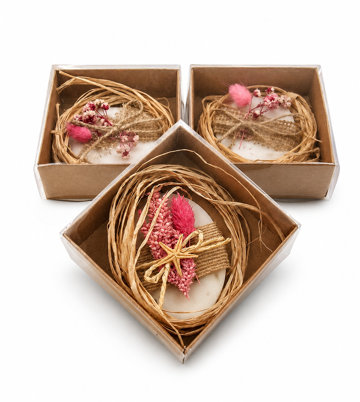Ovale Lavendelseife in Geschenkbox mit rosa Trockenblumen und Seestern