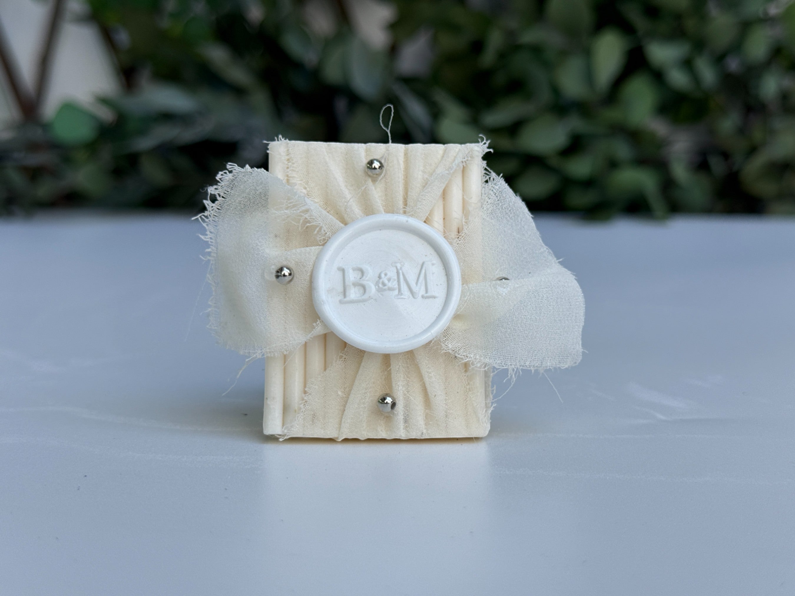 Savon parfumé avec noeud et sceau