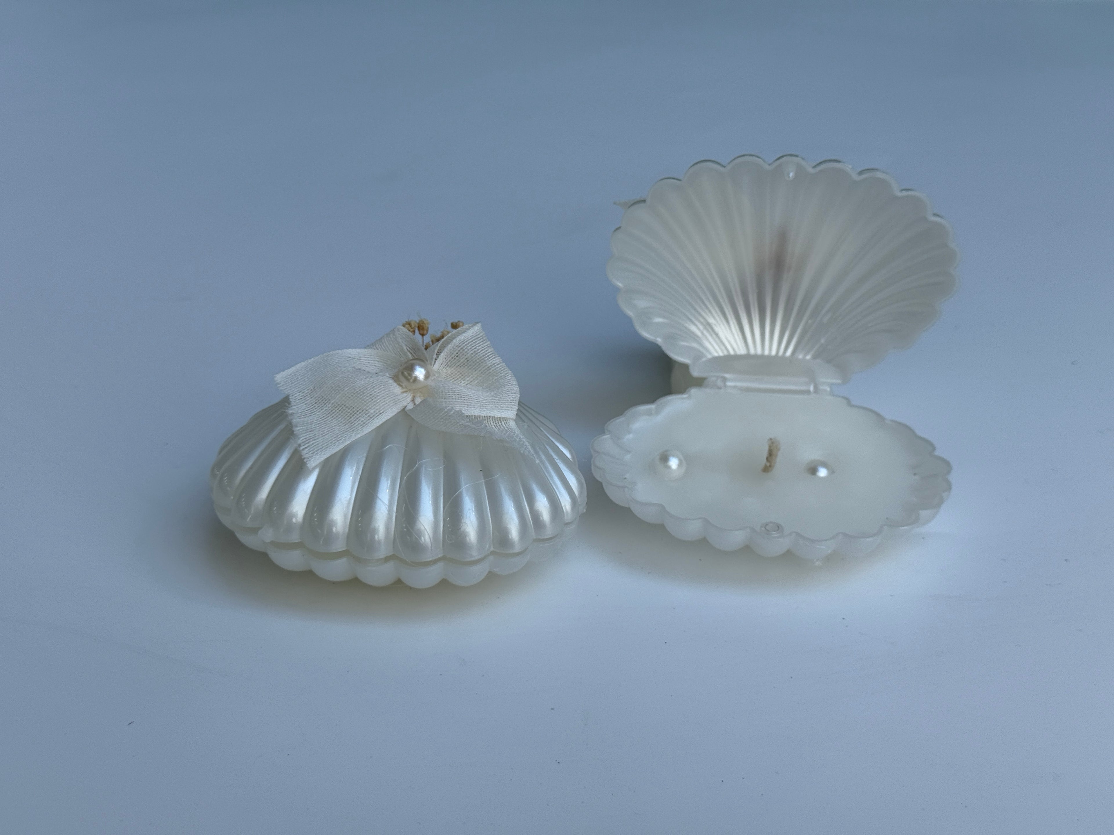 Candela di conchiglia con perla