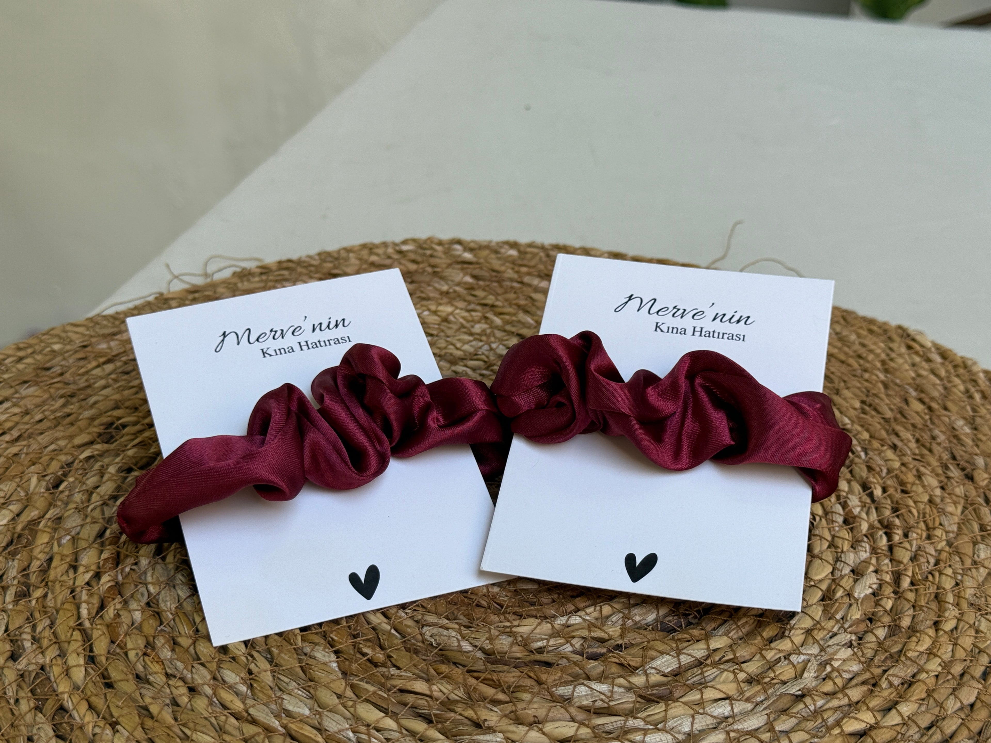 Élastique à cheveux en satin rouge vin