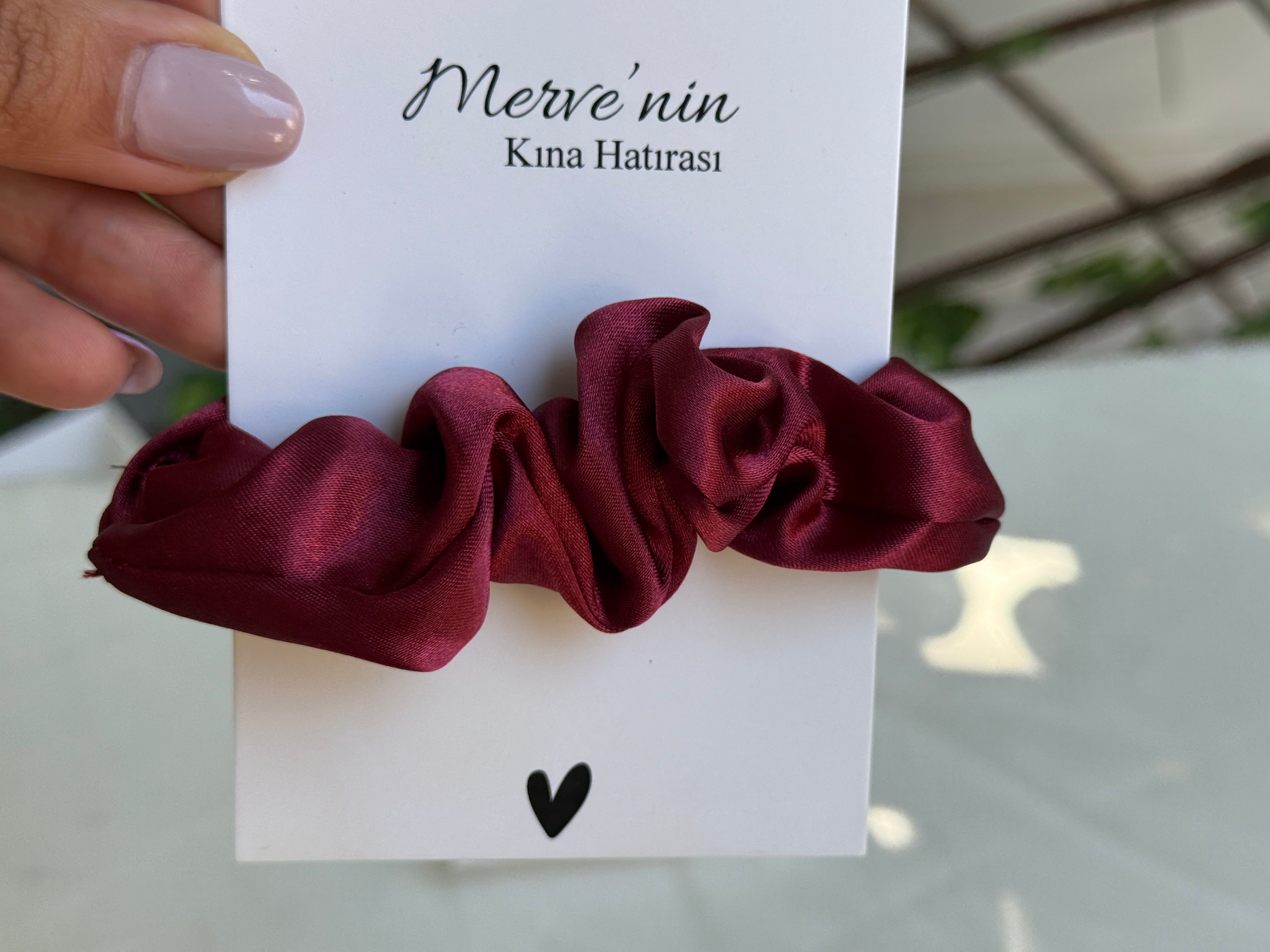 Élastique à cheveux en satin rouge vin