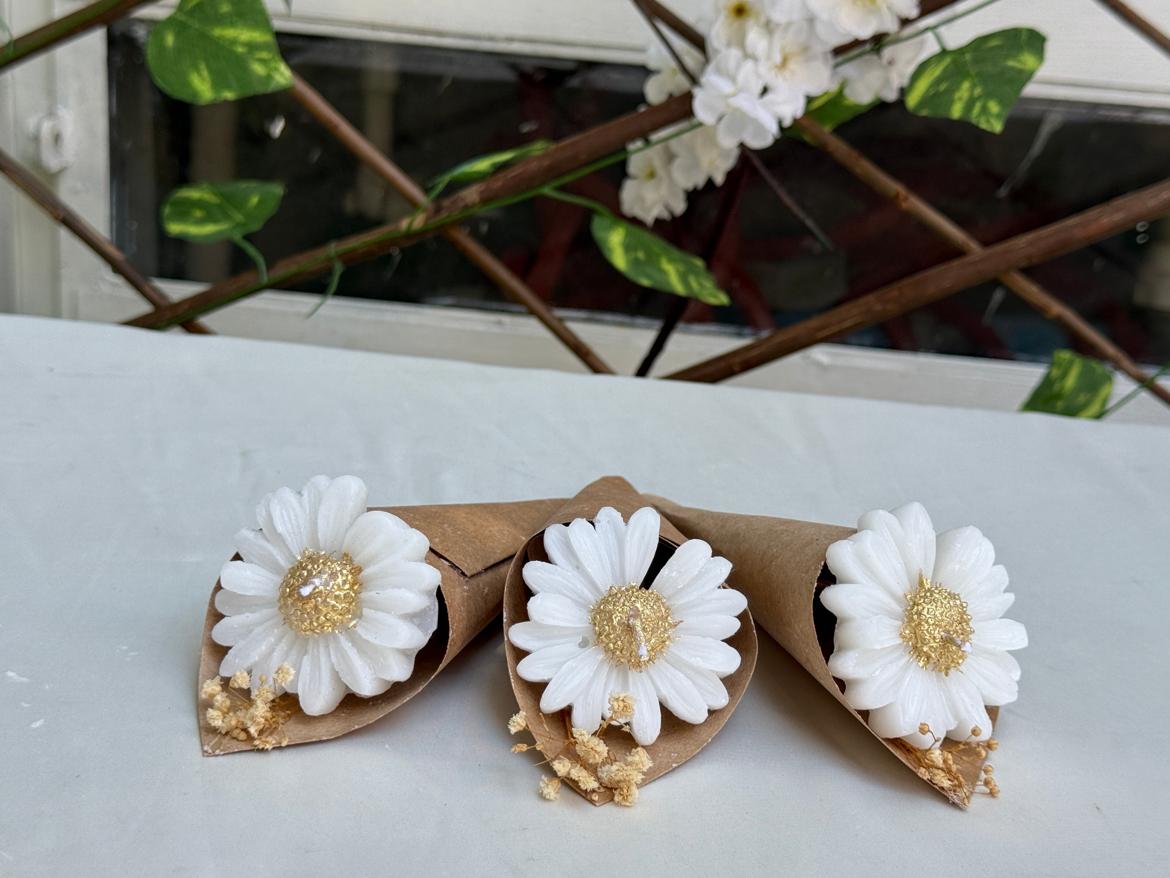 Bougie marguerite en papier kraft