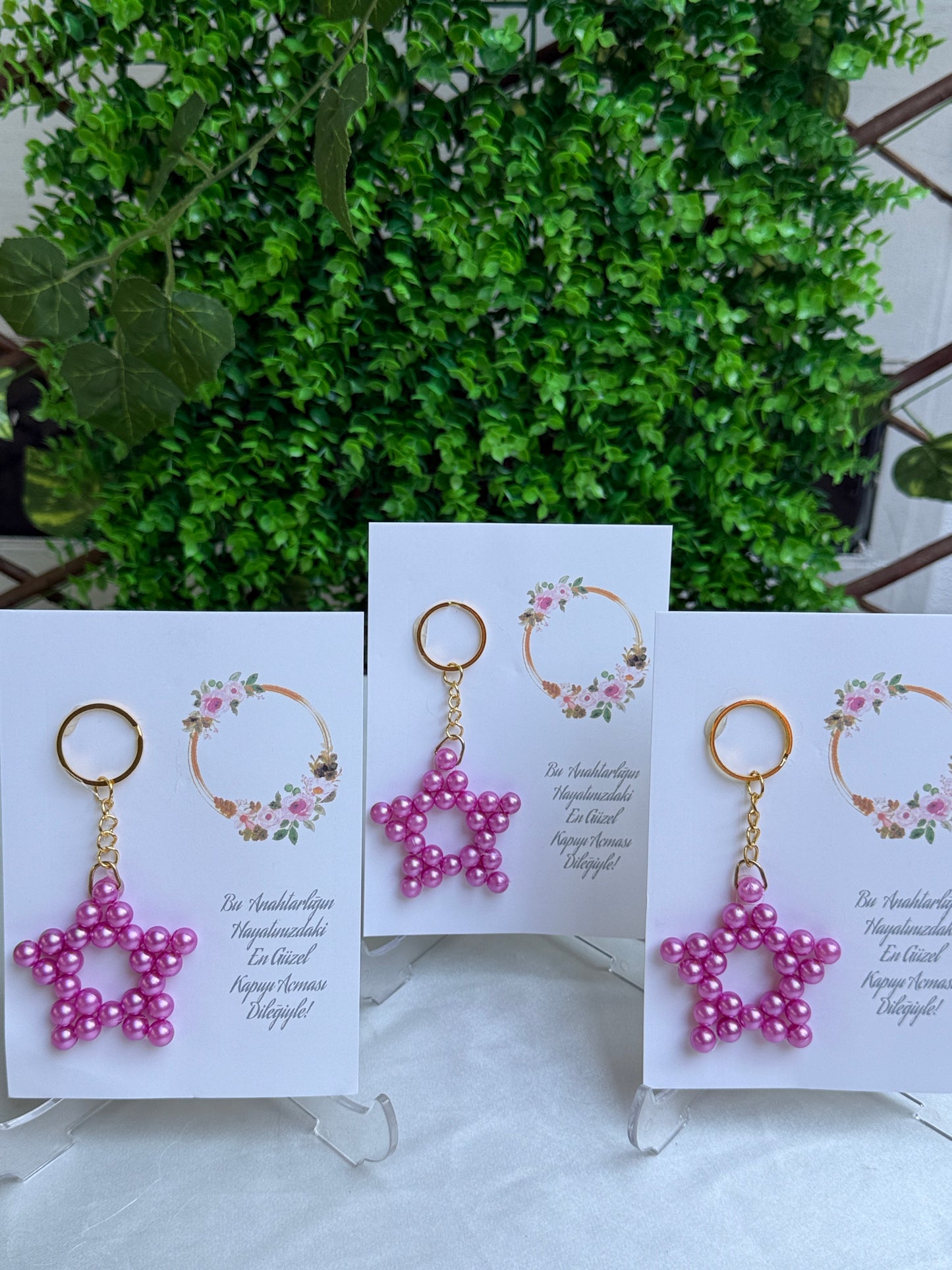 Gastgeschenk Set Rosa Perlenstern Schlüsselanhänger auf Karte für 50 Gäste