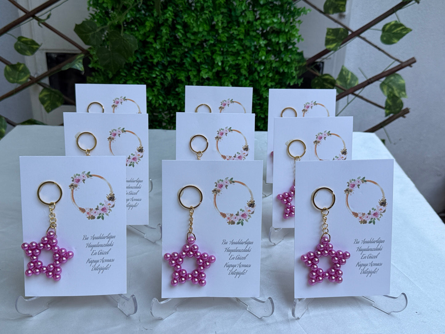 Gastgeschenk Set Rosa Perlenstern Schlüsselanhänger auf Karte für 50 Gäste