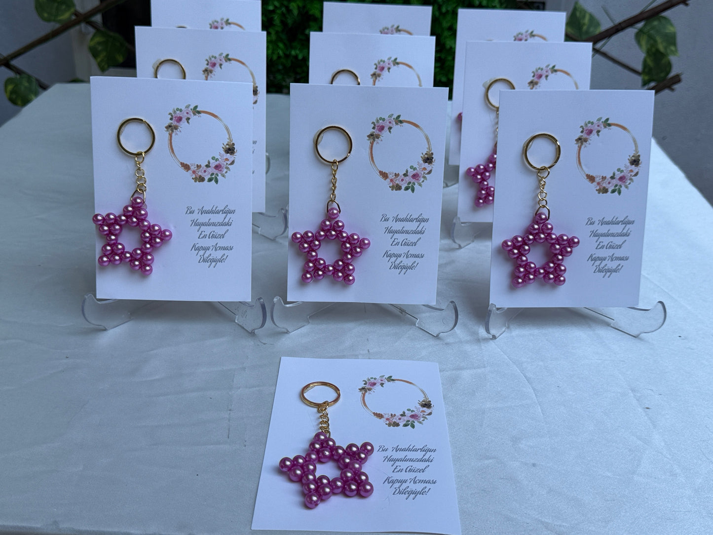 Gastgeschenk Set Rosa Perlenstern Schlüsselanhänger auf Karte für 50 Gäste
