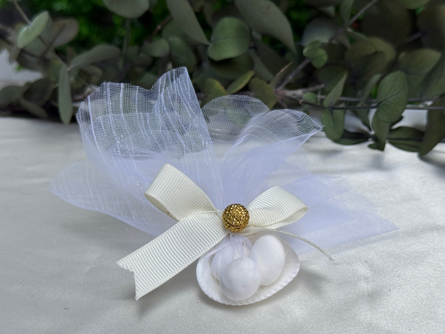 Gastgeschenk Set Muschelschale mit weißen Mandelbonbons & Tüllschleife (für 50 Gäste)