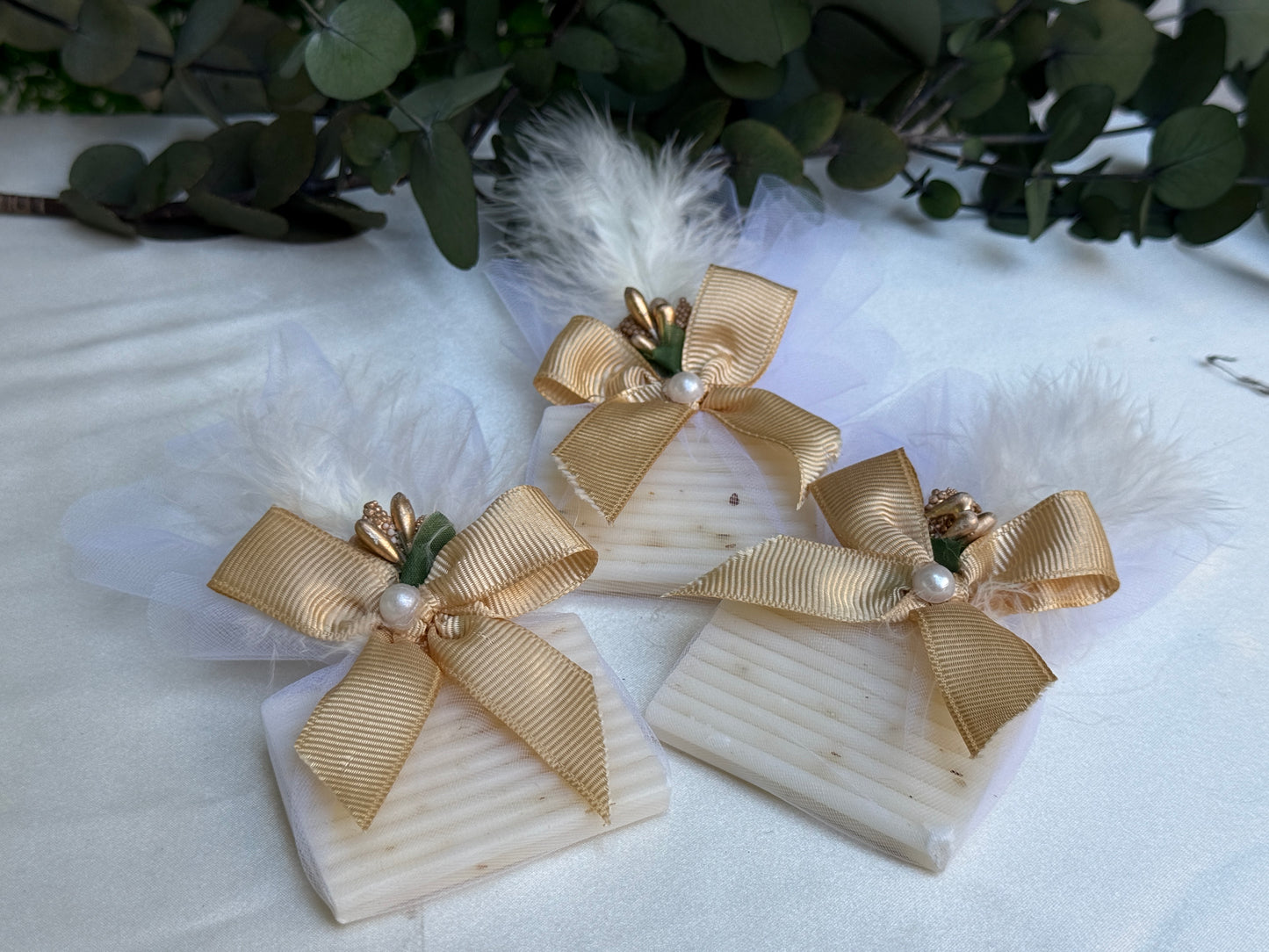 Gastgeschenk Set Seifen mit Schleife & Kunstblume Beige (für 50 Gäste)
