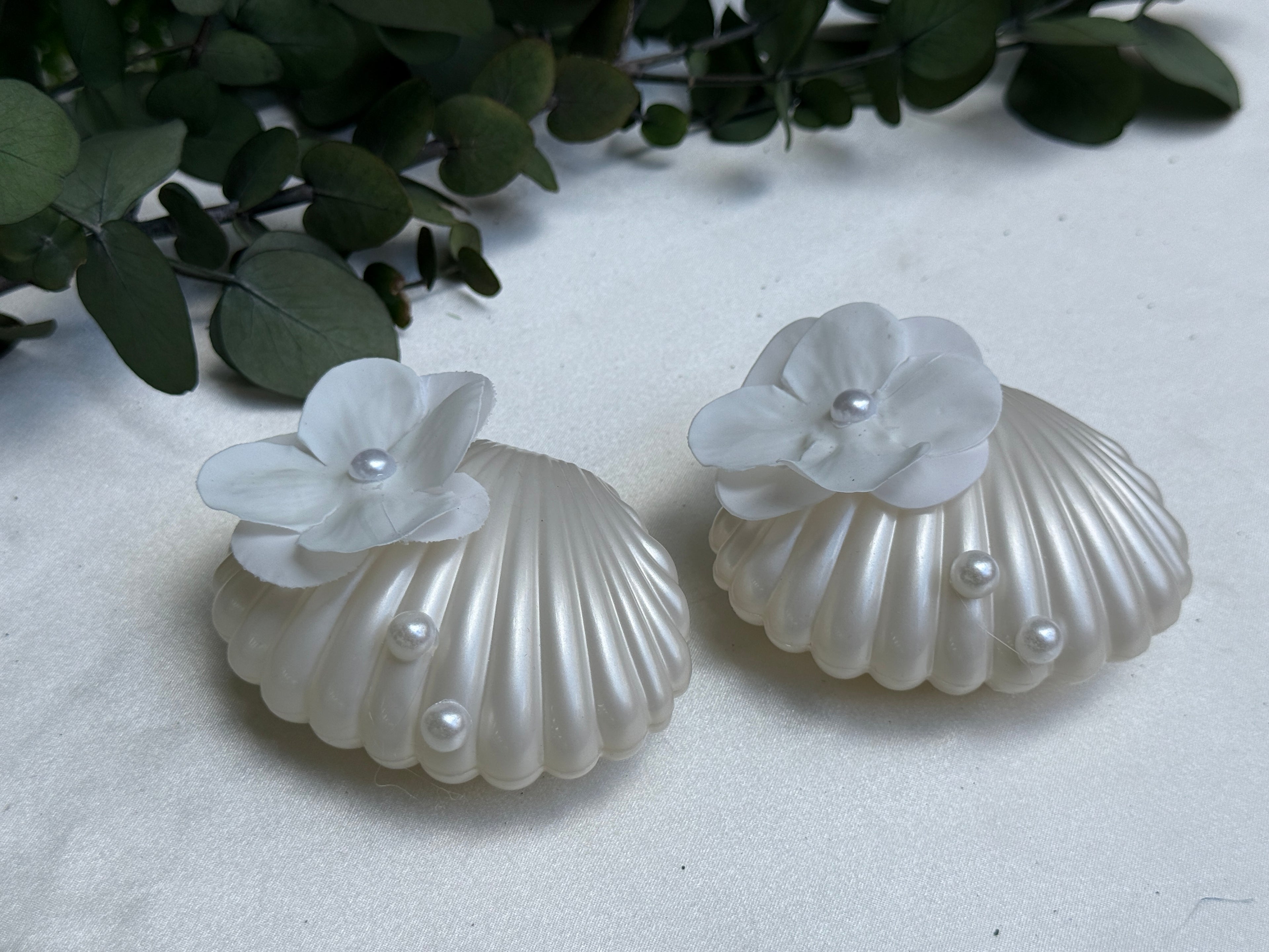 Candela a conchiglia con fiore