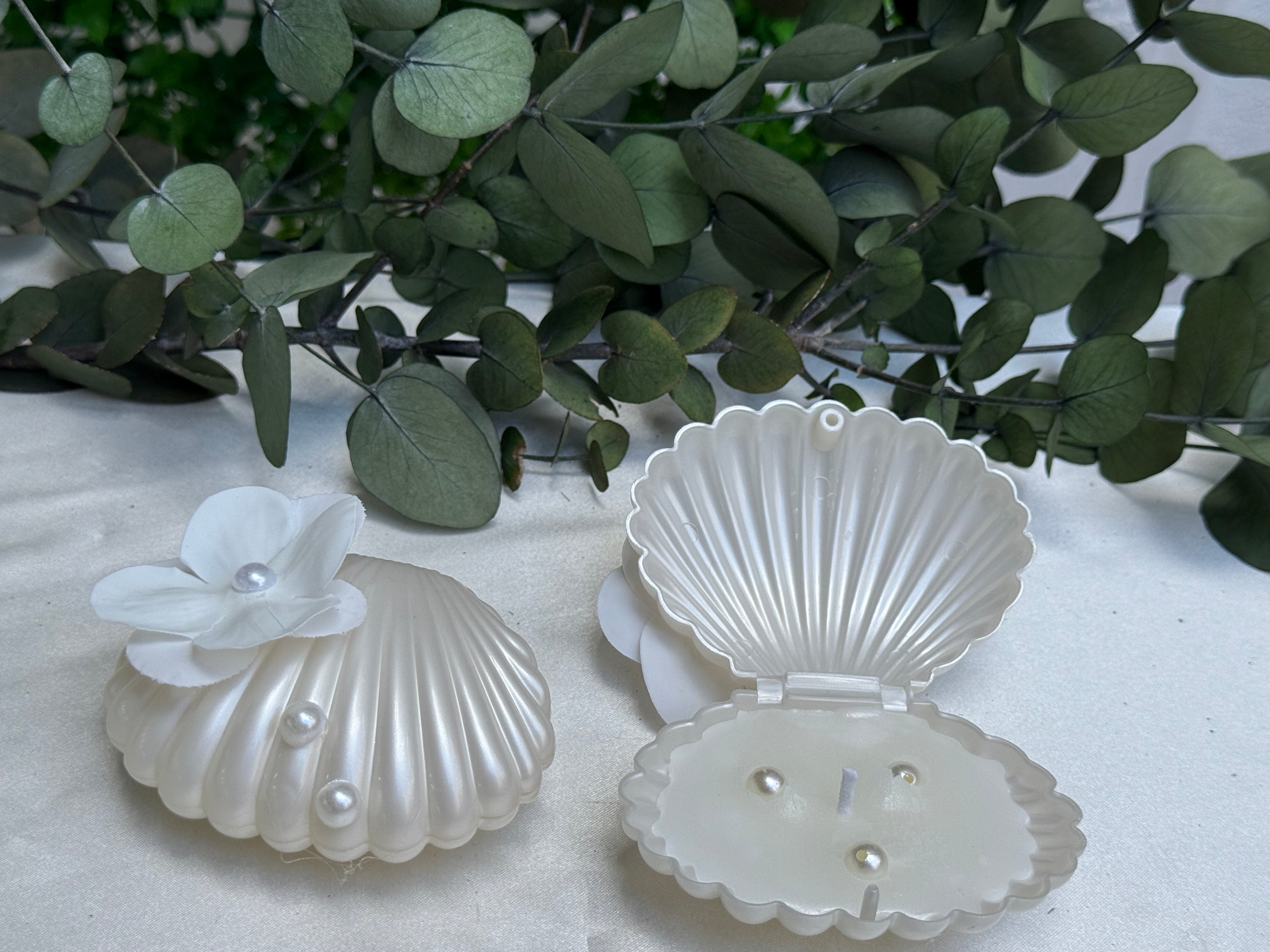Candela a conchiglia con fiore