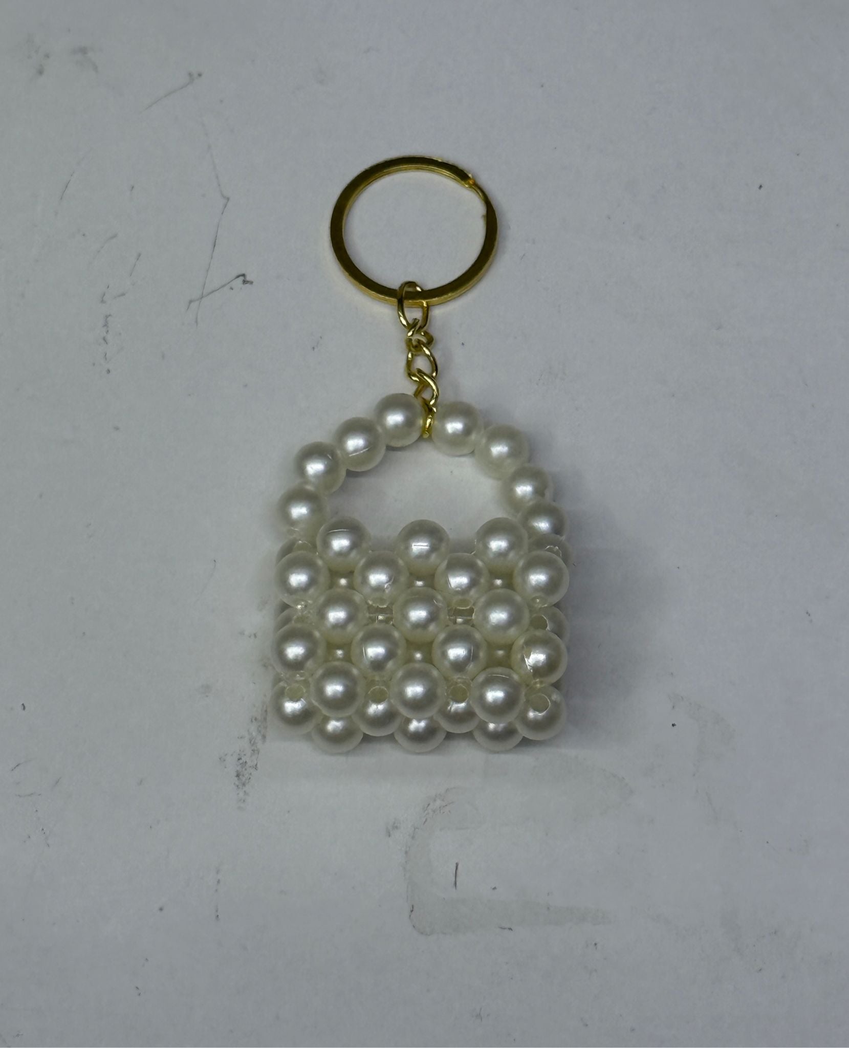Perlen Taschenanhänger Schlüsselanhänger, Mini Handtasche aus Perlen, Eleganter Taschen Charm mit Goldring