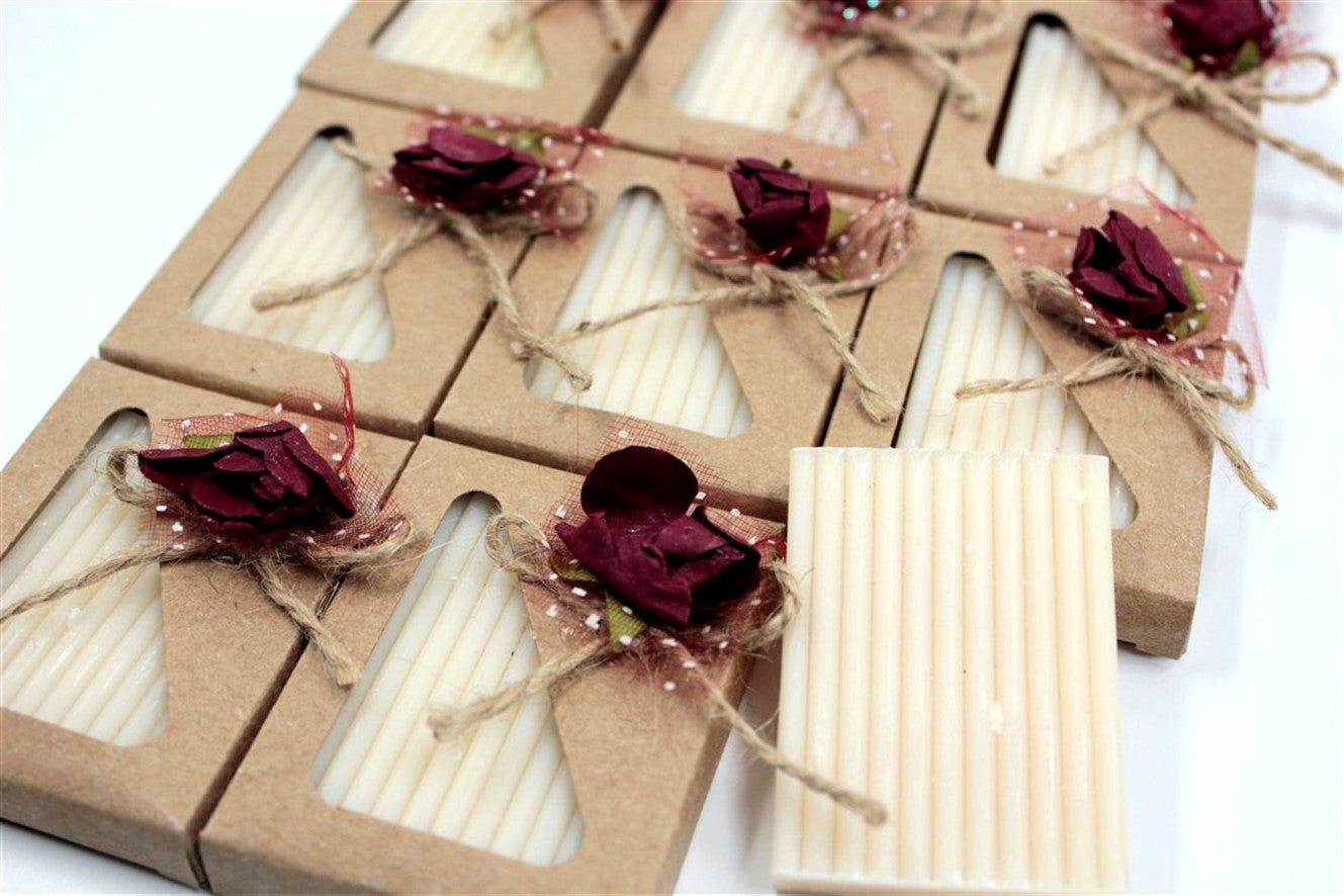 Gerippte Lavendelseife in Kraftpapierbox mit Rosen Dekor