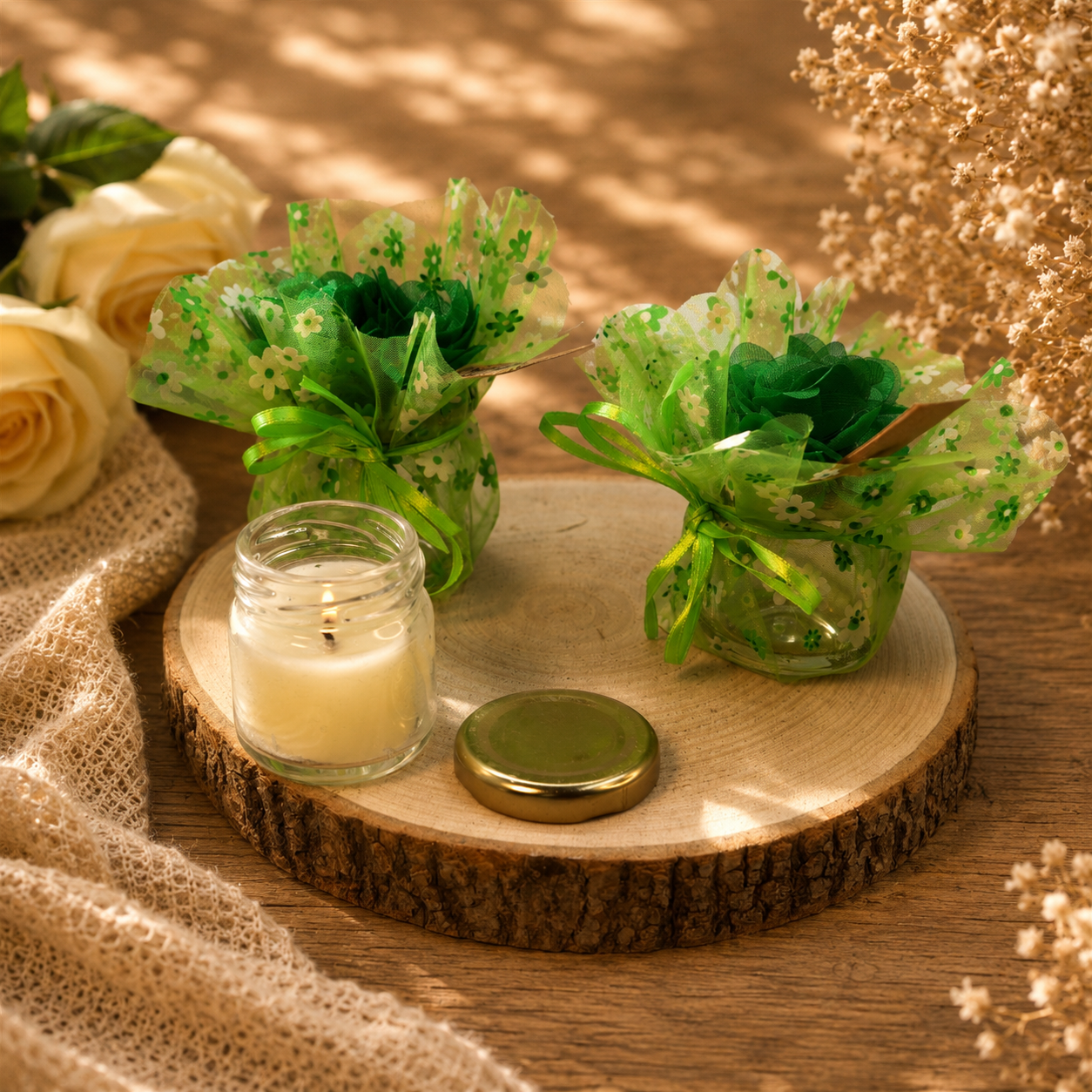 Kerze im Mini Glas mit grüner Organzasäckchen-Verpackung