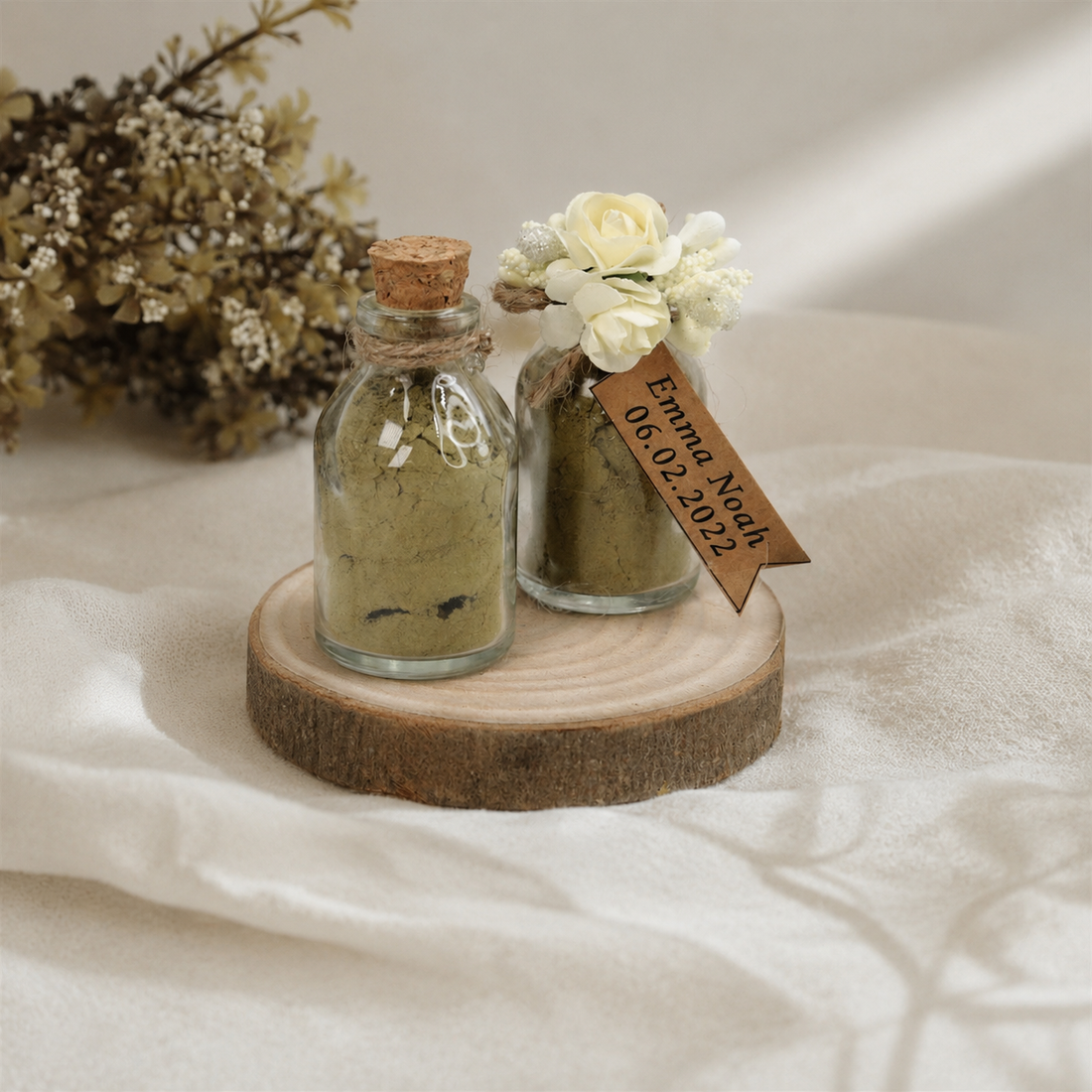 Personalisiertes Henna Pulver im Mini Glas mit Korkdeckel und Blumendeko