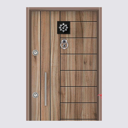 Türschild mit stilisierten Mustern