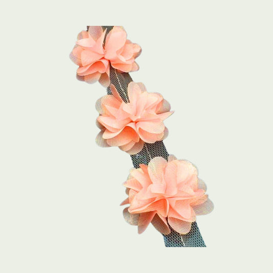 Pfirsichfarbener Papierblumenkranz