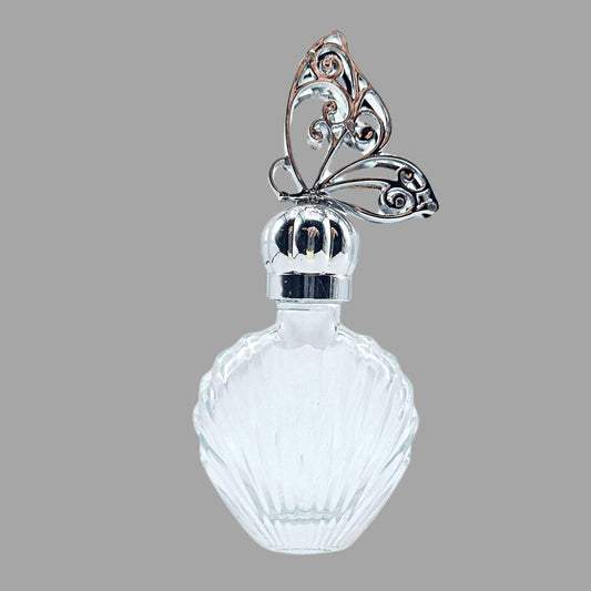Glasflasche mit silbernem Ornamentverschluss