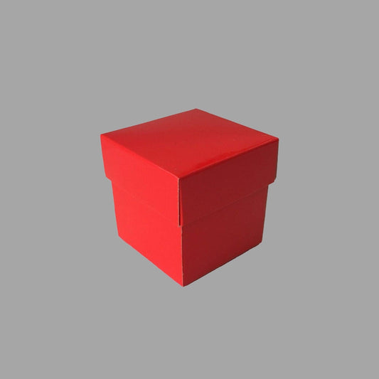 Rote quadratische Geschenkbox