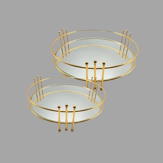 Set aus goldenen runden Spiegeltabletts