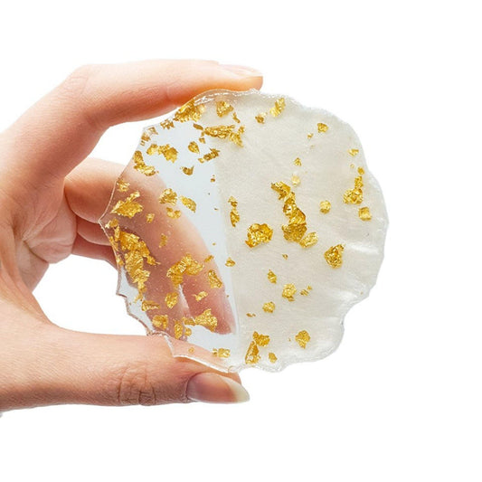 Runde Untersetzer mit Goldflocken (für 50 Gäste)