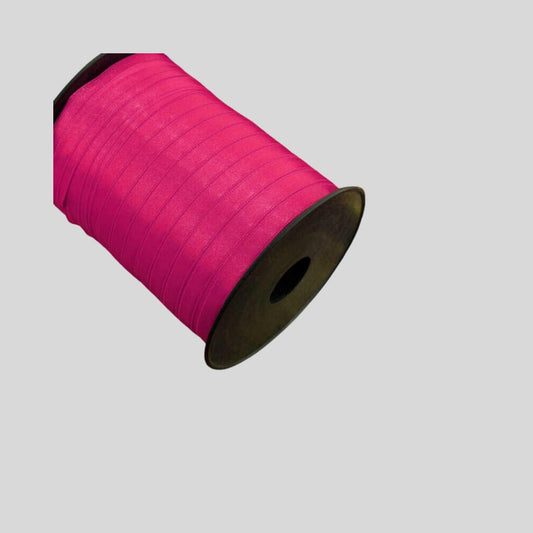 Roter Satinstreifen