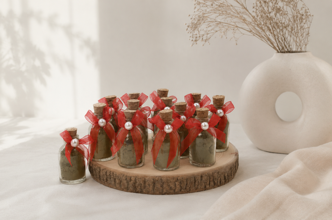 Henna Pulver im Mini Glas mit roter Schleife und Perle