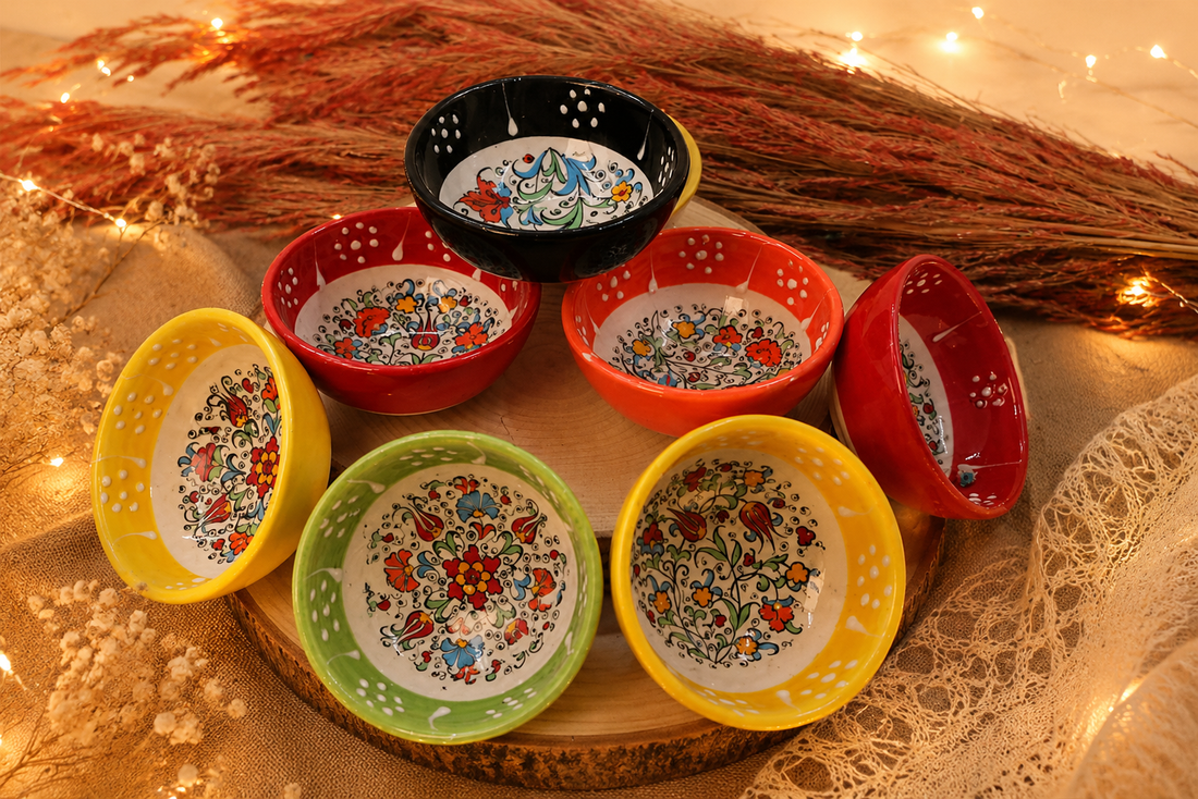 Bunte Keramikschale mit orientalischem Blumenmuster