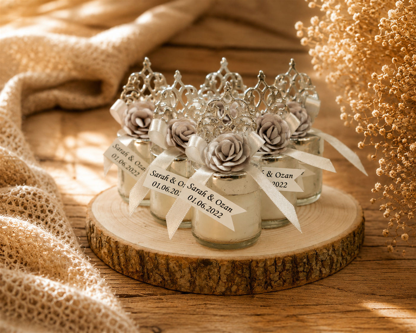 Personalisierte Kerze im Mini Glas mit silberner Rose und Namensanhänger