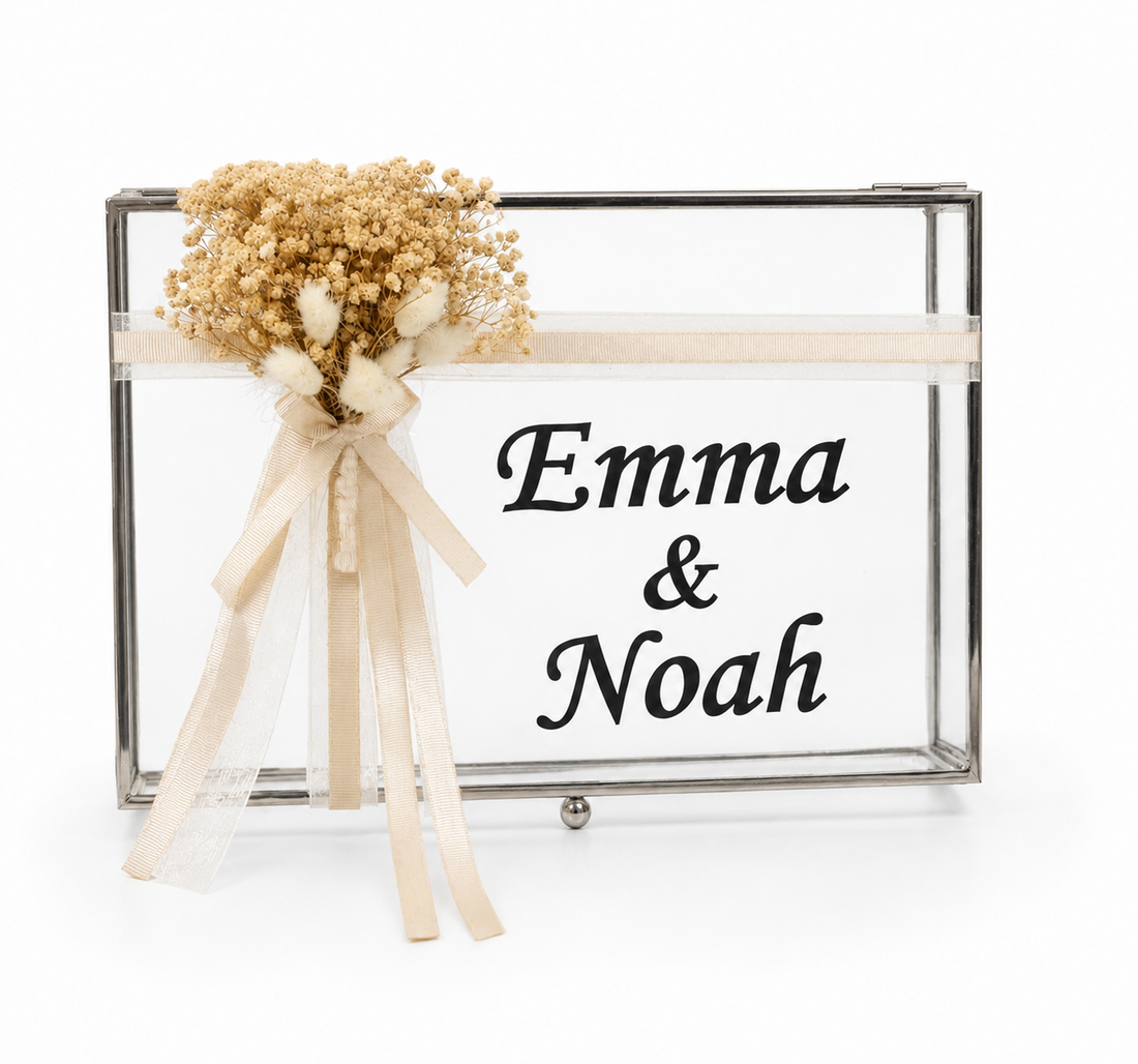 Personalisierte Schokoladenbox zur Verlobung – Elegante Isteme Box mit Namen und Trockenblumen