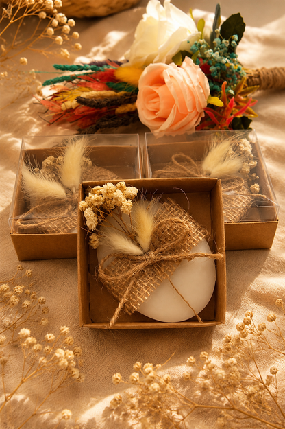 Ovale Lavendelseife in Kraftpapierbox mit Juteband und Trockenblumen