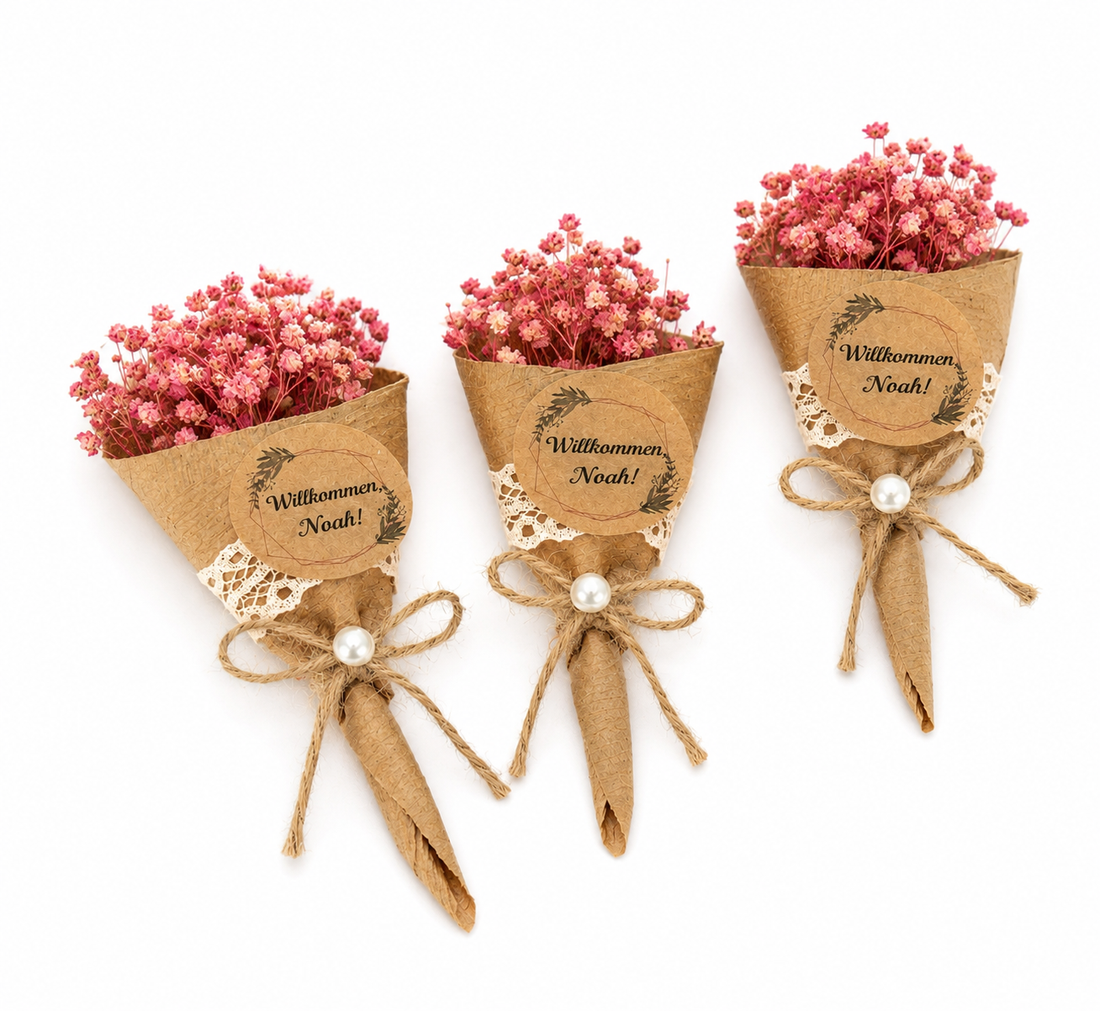 Personalisiertes Boho Gastgeschenk mit Trockenblumen in Kraftpapier Spitztüte