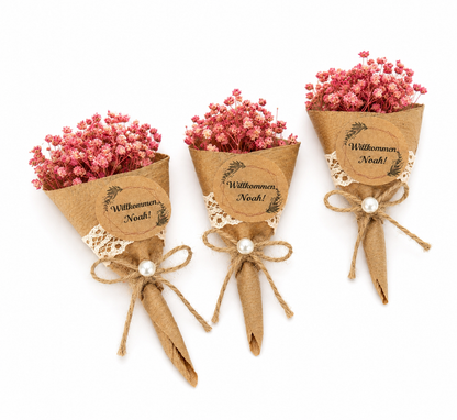 Personalisiertes Boho Gastgeschenk mit Trockenblumen in Kraftpapier Spitztüte