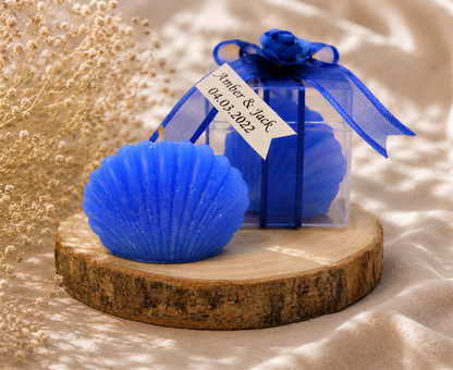 Personalisierte blaue Muschelkerze mit Geschenkbox und Schleife