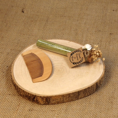 Personalisierter Mini-Holzkamm mit Henna-Glasröhrchen und Trockenblumen