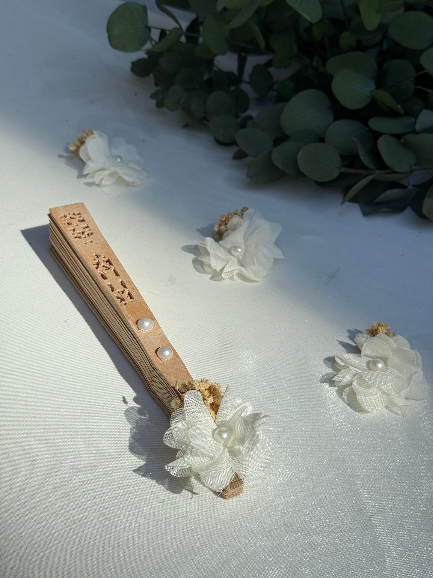 Gastgeschenk Set Holzfächer mit Stoffblüte – 50er Set