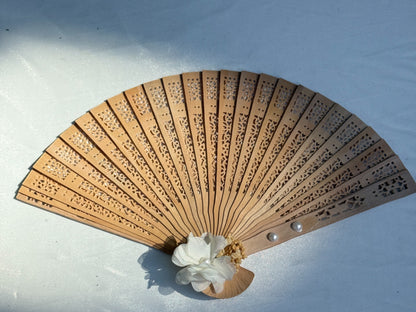 Gastgeschenk Set Holzfächer mit Stoffblüte – 50er Set