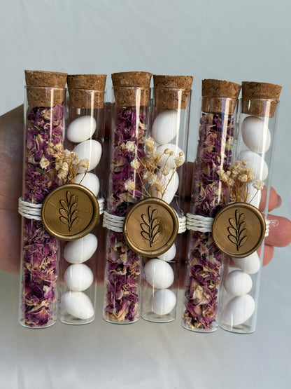 Gastgeschenk Set Reagenzglas mit Mandeln & Rosenblüten – 50 Stück