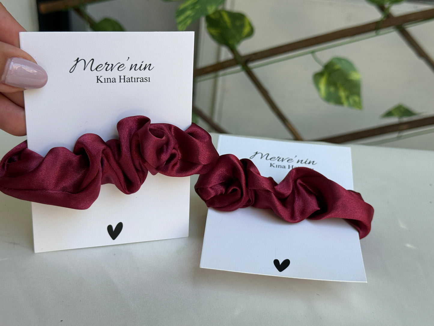 Gastgeschenk Set Burgunder Satin Haargummi (für 50 Gäste)