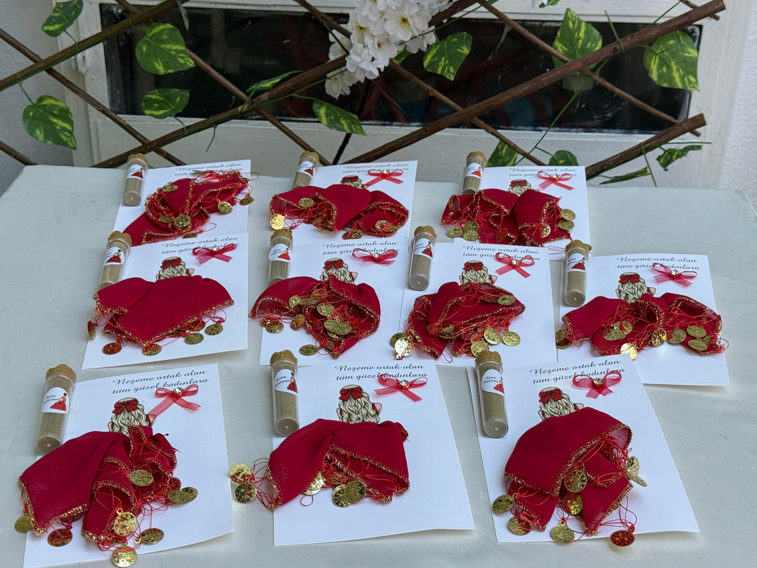 Halay‑Tuch Rot mit Karte &amp; Henna