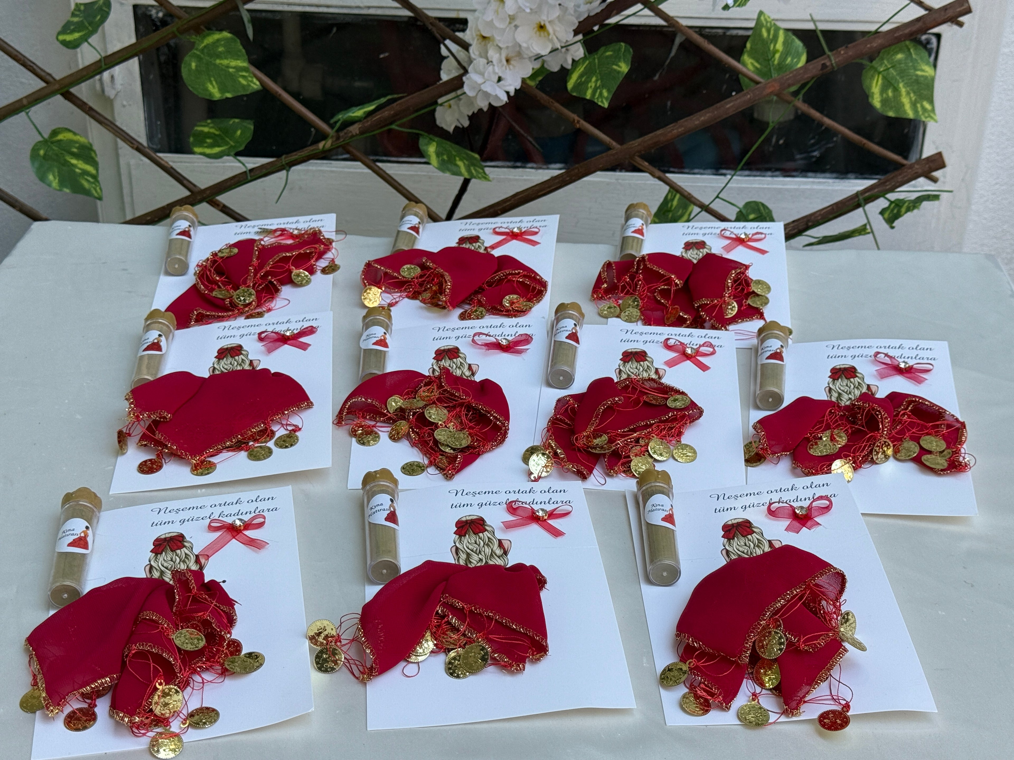 Halay‑Tuch Rot mit Karte &amp; Henna