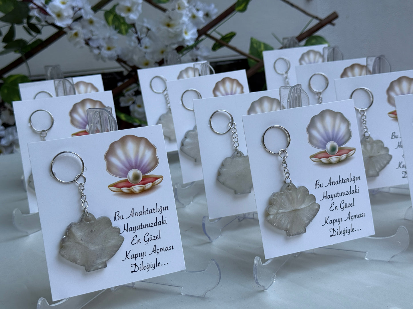 Gastgeschenk Set Epoxidharz-Muschelschlüsselanhänger mit Karte (für 50 Gäste)