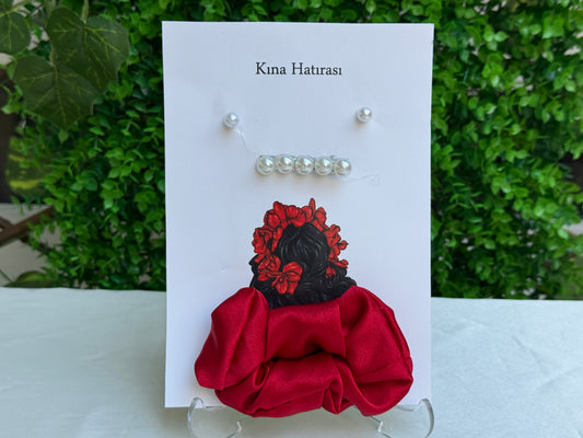 Gastgeschenk Set rotes Satin Scrunchie mit Perlenkart (für 50 Gäste)