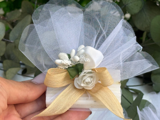 Gastgeschenk Set Seifen mit Schleife & Kunstblume Beige (für 50 Gäste)