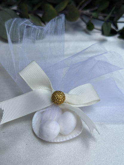 Gastgeschenk Set Muschelschale mit weißen Mandelbonbons & Tüllschleife (für 50 Gäste)