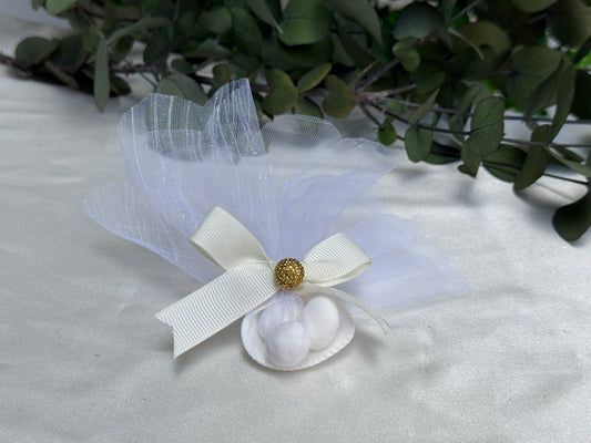 Gastgeschenk Set Muschelschale mit weißen Mandelbonbons & Tüllschleife (für 50 Gäste)