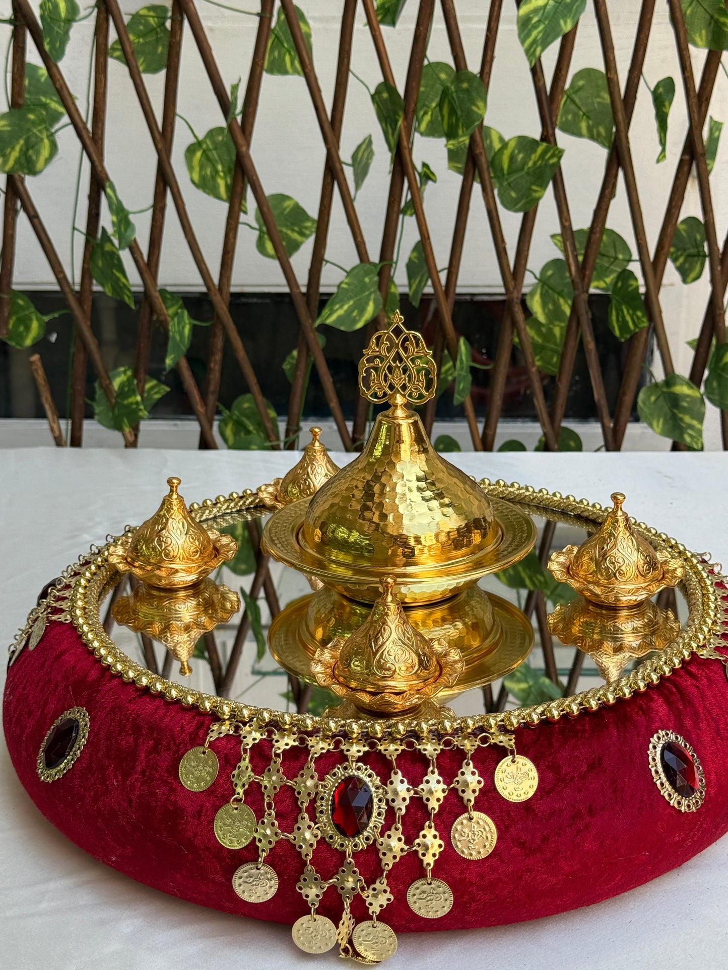 Gastgeschenk Set Bordeaux Henna‑Tepsi mit Lokumschälchen (für 50 Gäste)