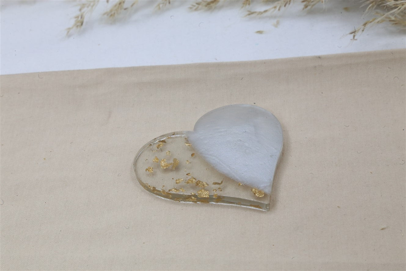 Herzförmige Duftseife mit Goldflocken und weißem Perlmutt-Look