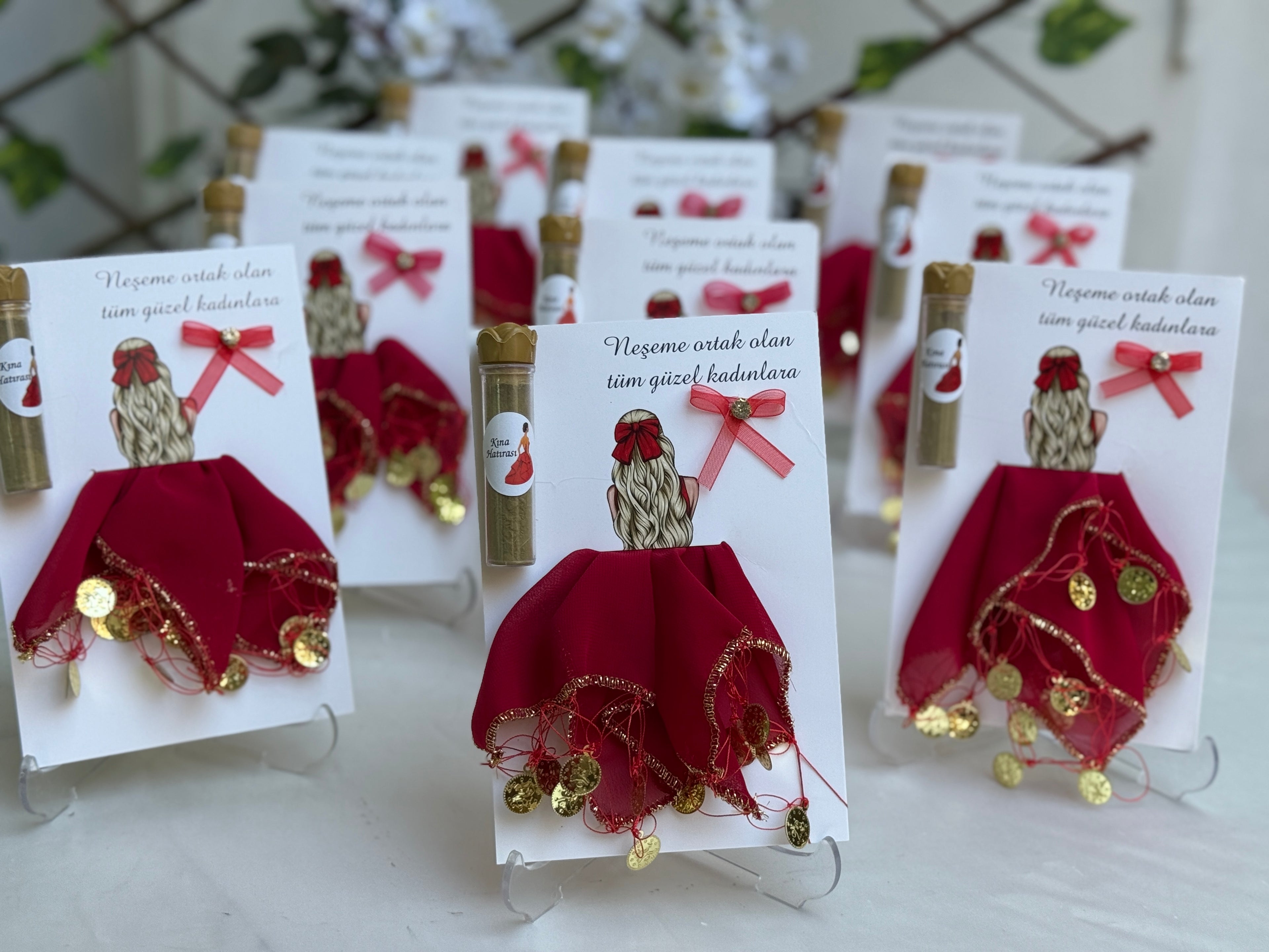 Halay‑Tuch Rot mit Karte &amp; Henna